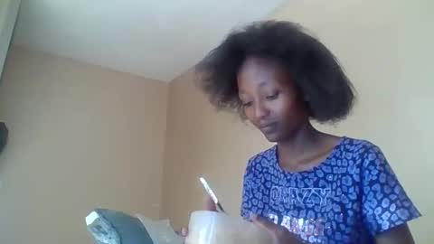 Snapshot of baddie_bunnie chatting on 12/16/25, 01:05 baddie_bunnie online show from 12/16/25, 01:05