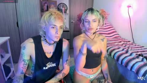 Snapshot of badeyes_crazylilgoat chatting on 04/08/26, 11:27 Dan Lila online show from 04/08/26, 11:27