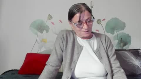 Snapshot of badgg chatting on 10/06/25, 09:07 Gina online show from 10/06/25, 09:07