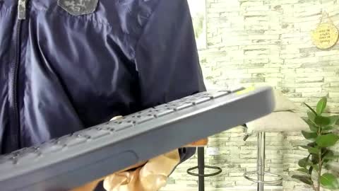 Snapshot of badgirls_000 chatting on 01/14/26, 11:05 candy and dayan online show from 01/14/26, 11:05