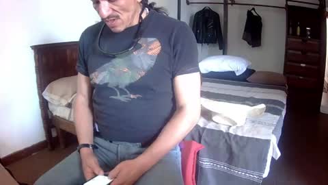 Mexican livin Off the Wall online show from 05/01/26, 07:29