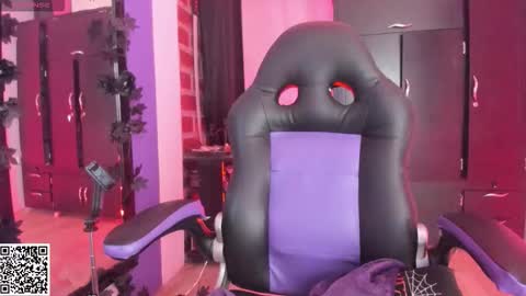 Snapshot of badkatyuska chatting on 01/11/26, 06:13 Please help me to reach 100 thumbs up online show from 01/11/26, 06:13