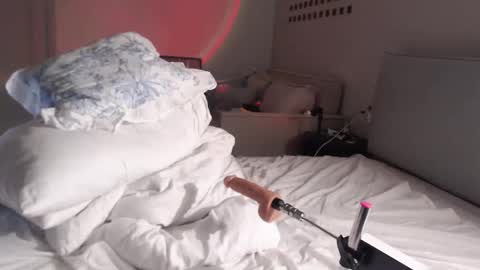 Snapshot of badsusan chatting on 09/16/25, 03:13 Susie online every day except weekends lets use FACK MACHINE in pvt online show from 09/16/25, 03:13