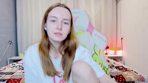 Snapshot of bae_cake_ chatting on 12/01/25, 02:33 Alice online show from 12/01/25, 02:33