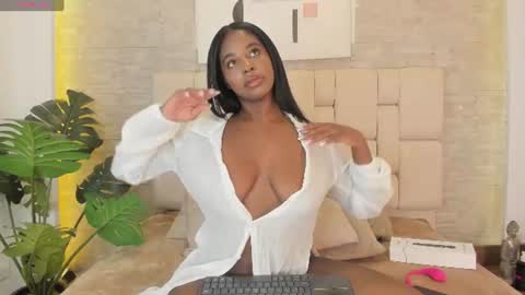 bahamadia_ online show from 07/10/26, 03:44