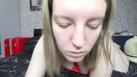 Snapshot of baiambel_mi chatting on 09/14/25, 03:44 holly online show from 09/14/25, 03:44