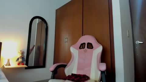 Snapshot of bailarina_atrevida chatting on 06/22/26, 02:36 sandra online show from 06/22/26, 02:36