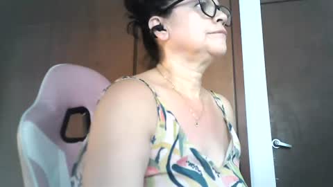 Snapshot of bailarina_atrevida chatting on 08/03/26, 02:33 sandra online show from 08/03/26, 02:33