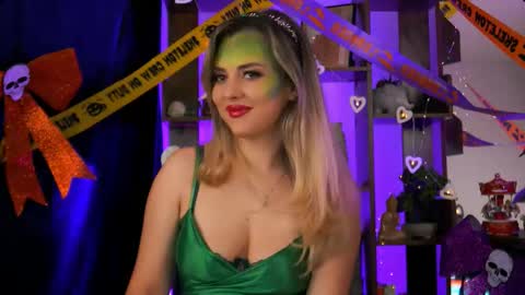 Bailey online show from 10/30/25, 07:32