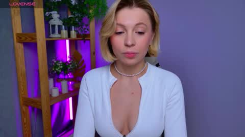 Snapshot of balerinacappuccino_ chatting on 03/05/26, 05:25 Elly online show from 03/05/26, 05:25