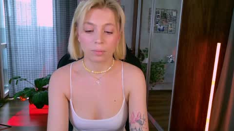 Elly online show from 05/08/26, 03:34