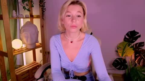 Snapshot of balerinacappuccino_ chatting on 07/01/26, 03:30 Elly online show from 07/01/26, 03:30