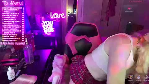 Snapshot of bambibimbosparkles chatting on 05/19/26, 02:51 Bambi Sparkles TS online show from 05/19/26, 02:51