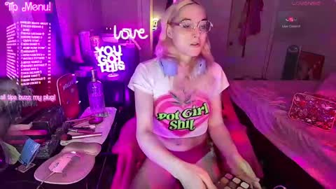 Snapshot of bambibimbosparkles chatting on 05/23/26, 03:12 Bambi Sparkles TS online show from 05/23/26, 03:12