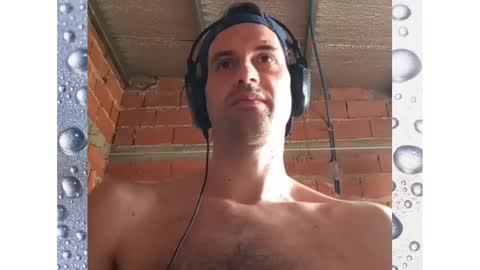 Snapshot of banana_argen_15 chatting on 01/16/25, 04:50 Ezequiel online show from 01/16/25, 04:50