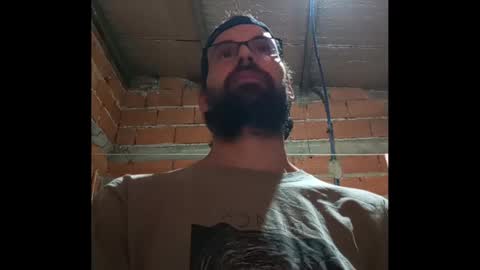Snapshot of banana_argen_15 chatting on 10/16/25, 01:28 Ezequiel online show from 10/16/25, 01:28