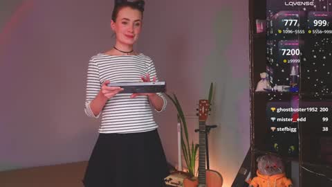 Snapshot of bananya_kitty chatting on 12/02/24, 05:59 Ellen and online show from 12/02/24, 05:59