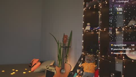 Snapshot of bananya_kitty chatting on 12/09/24, 08:12 Ellen and online show from 12/09/24, 08:12