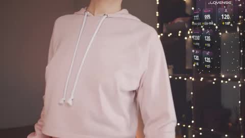 Snapshot of bananya_kitty chatting on 02/10/25, 09:58 Ellen and online show from 02/10/25, 09:58