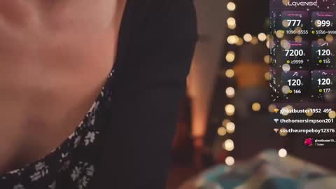 Snapshot of bananya_kitty chatting on 02/17/25, 05:43 Ellen and online show from 02/17/25, 05:43