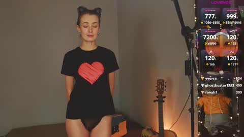 Snapshot of bananya_kitty chatting on 10/17/25, 04:31 Ellen and online show from 10/17/25, 04:31