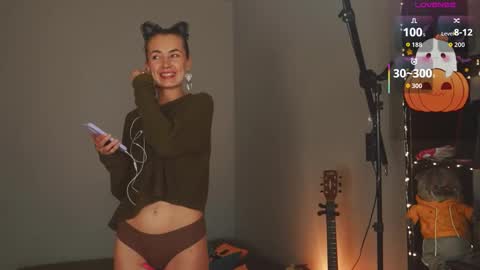 Snapshot of bananya_kitty chatting on 10/28/25, 11:51 Ellen and online show from 10/28/25, 11:51