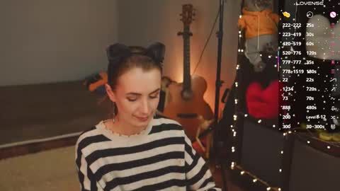 Snapshot of bananya_kitty chatting on 11/06/25, 08:37 Ellen and online show from 11/06/25, 08:37