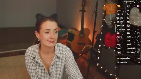 Snapshot of bananya_kitty chatting on 11/12/25, 02:01 Ellen and online show from 11/12/25, 02:01