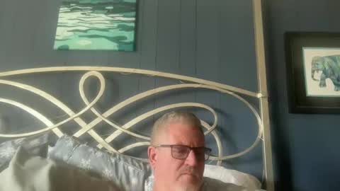 bapeter218 online show from 12/13/25, 08:25