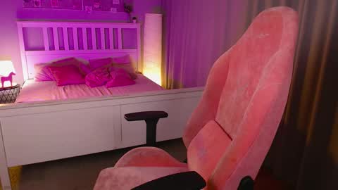 Snapshot of barbara_brylska chatting on 09/15/25, 02:17 Barb online show from 09/15/25, 02:17