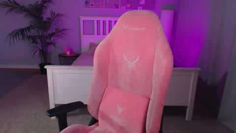 Snapshot of barbara_brylska chatting on 10/16/25, 02:07 Barb online show from 10/16/25, 02:07