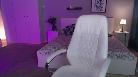 Snapshot of barbara_brylska chatting on 10/17/25, 02:30 Barb online show from 10/17/25, 02:30