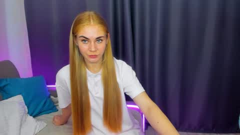 Snapshot of barbarachic chatting on 06/23/26, 12:03 BarbaraChic online show from 06/23/26, 12:03