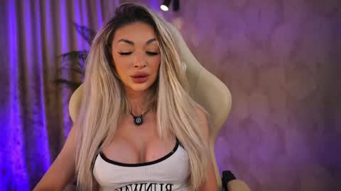 Snapshot of barbaramonn_ chatting on 04/22/26, 03:35 Ana online show from 04/22/26, 03:35