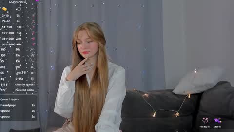 Snapshot of barbbiiedoll chatting on 12/12/24, 10:20 Kendall online show from 12/12/24, 10:20