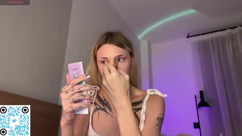 My name is Molly. Please say hello I like talking to you. If you have any wishes or obscene desires please use the tip menu online show from 11/12/25, 08:30