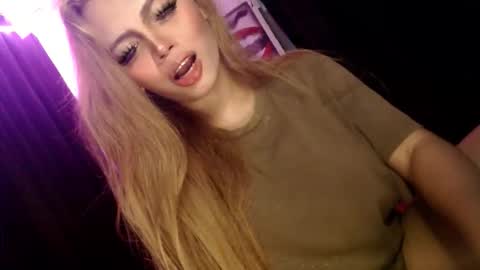 Snapshot of barbie_ivana chatting on 12/17/25, 11:33 barbei online show from 12/17/25, 11:33