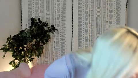 Lizzie - barbie girl . online show from 12/19/25, 07:26