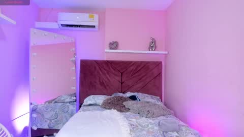 Luna online show from 02/22/25, 04:09