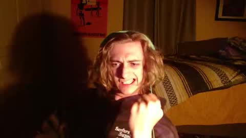 Snapshot of bard_songg chatting on 04/18/26, 01:42 bardsong online show from 04/18/26, 01:42