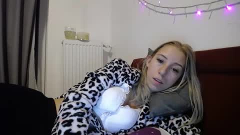 Snapshot of barelylegalblondy chatting on 12/03/24, 07:44 Lena online show from 12/03/24, 07:44