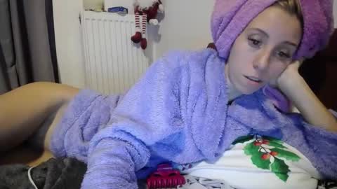 Snapshot of barelylegalblondy chatting on 12/23/24, 09:08 Lena online show from 12/23/24, 09:08