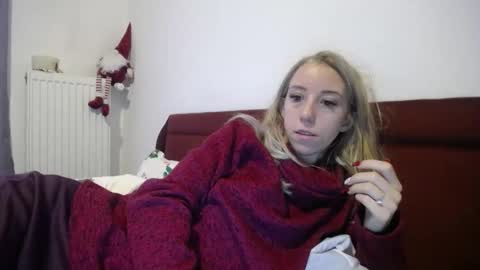 Snapshot of barelylegalblondy chatting on 12/29/24, 08:11 Lena online show from 12/29/24, 08:11