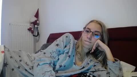 Snapshot of barelylegalblondy chatting on 01/04/25, 11:11 Lena online show from 01/04/25, 11:11
