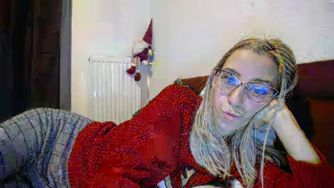Snapshot of barelylegalblondy chatting on 01/16/25, 06:37 Lena online show from 01/16/25, 06:37