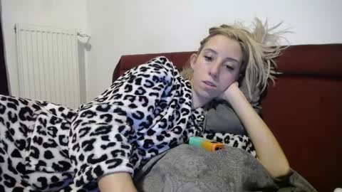 Snapshot of barelylegalblondy chatting on 01/19/25, 07:37 Lena online show from 01/19/25, 07:37