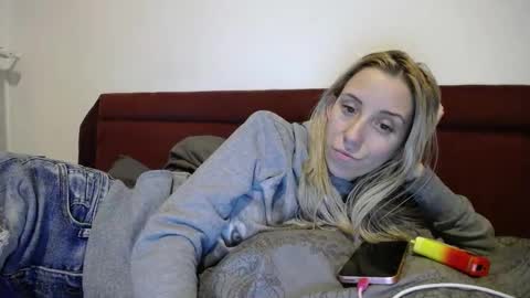 Snapshot of barelylegalblondy chatting on 02/06/25, 07:40 Lena online show from 02/06/25, 07:40