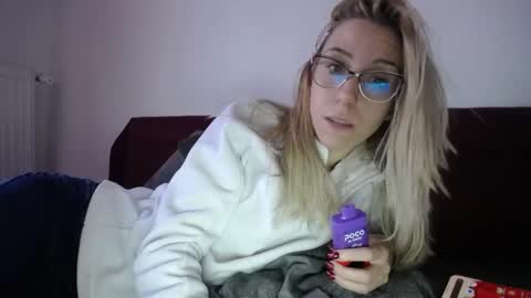 Snapshot of barelylegalblondy chatting on 02/11/25, 01:09 Lena online show from 02/11/25, 01:09