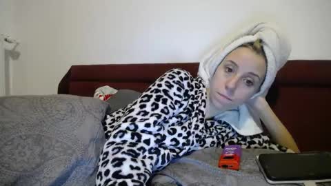 Snapshot of barelylegalblondy chatting on 02/11/25, 07:05 Lena online show from 02/11/25, 07:05