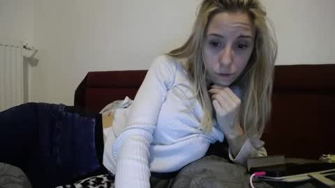 Snapshot of barelylegalblondy chatting on 02/12/25, 07:13 Lena online show from 02/12/25, 07:13